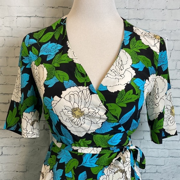 Diane Von Furstenberg Savilla Wrap Silk Floral Mini Dress Sz 4 Resortwear Luxury - Picture 3 of 16